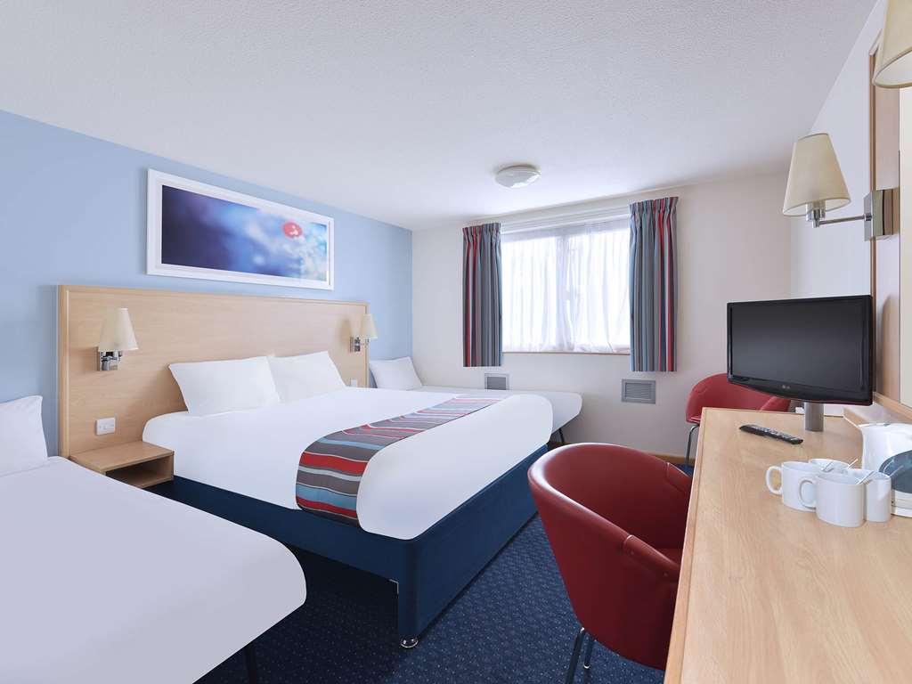 Travelodge Milton Keynes Old Stratford Pokój zdjęcie