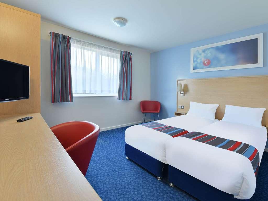 Travelodge Milton Keynes Old Stratford Pokój zdjęcie