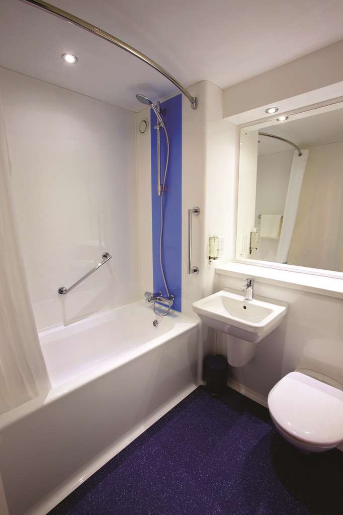 Travelodge Milton Keynes Old Stratford Pokój zdjęcie